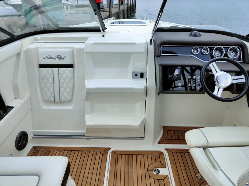 Sea Ray Sun Sport 250