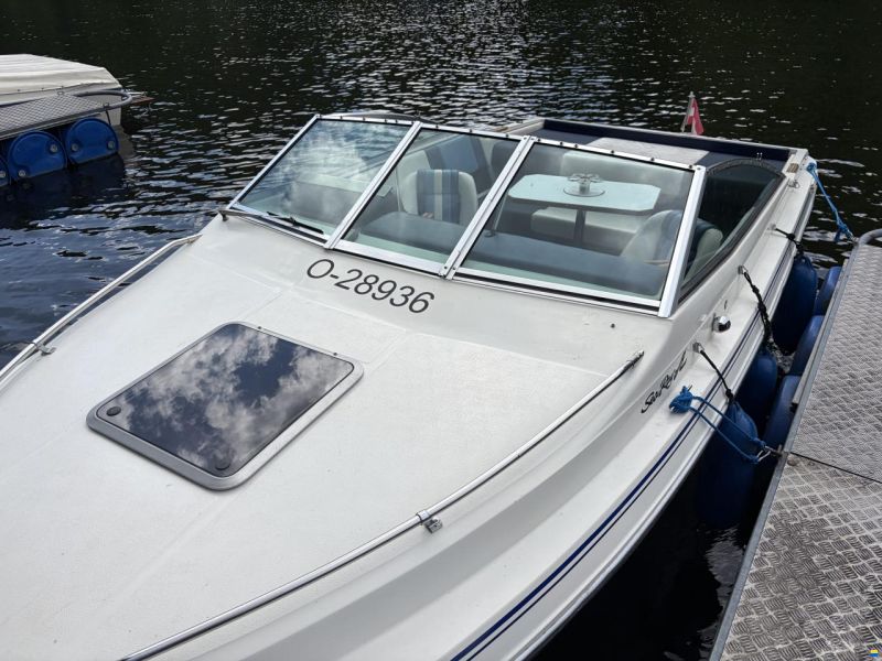 Sea Ray 200 Cuddy Cabin