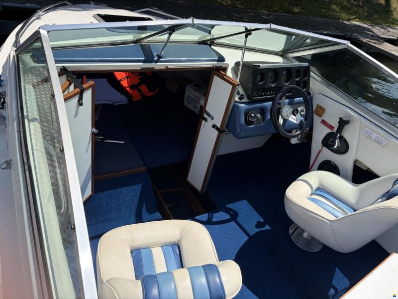Sea Ray 200 Cuddy Cabin