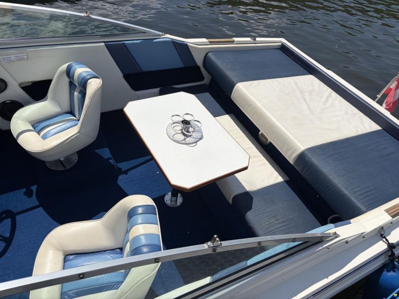 Sea Ray 200 Cuddy Cabin