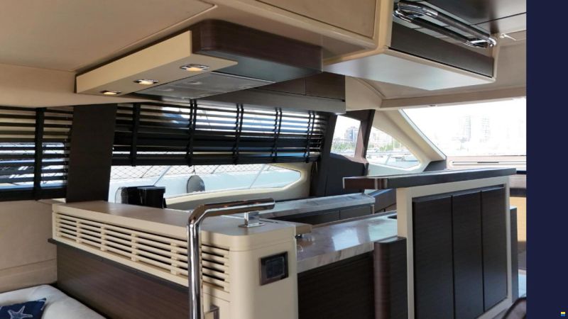 Azimut Flybridge 64