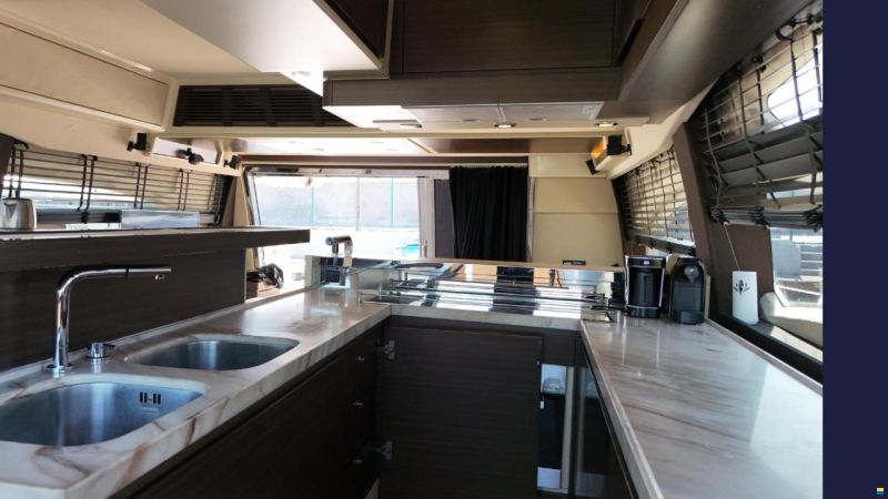 Azimut Flybridge 64