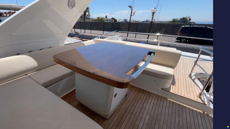 Azimut Flybridge 64