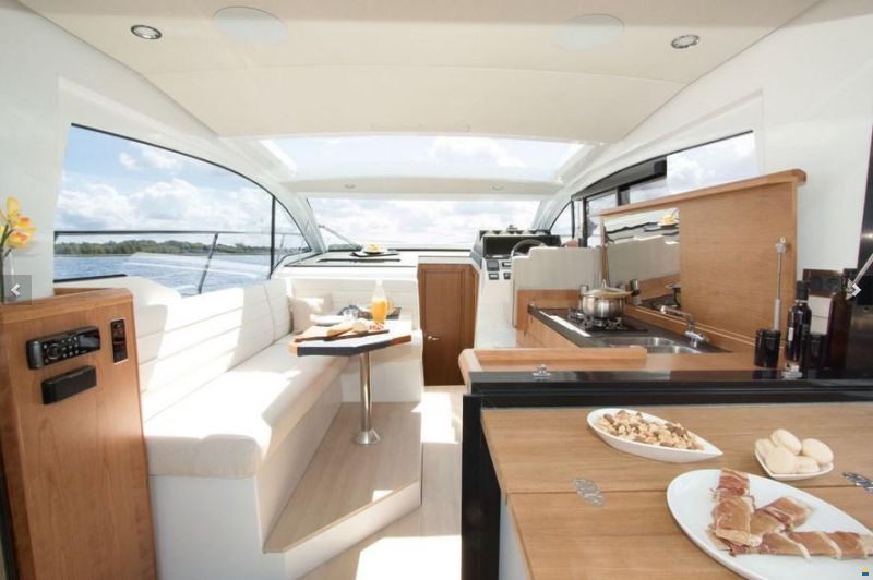 Sealine C330