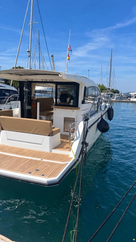 Sealine C330