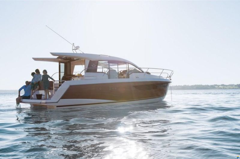 Sealine C330
