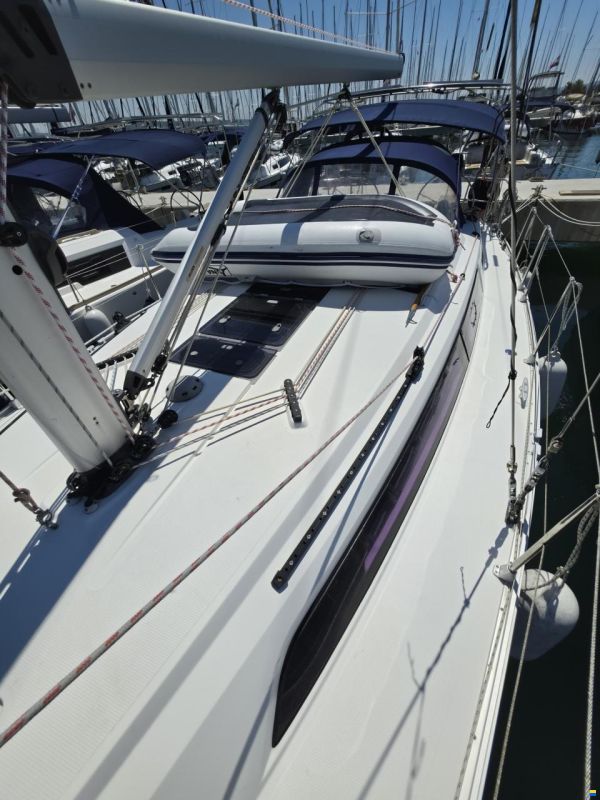 Bavaria CRUISER 37