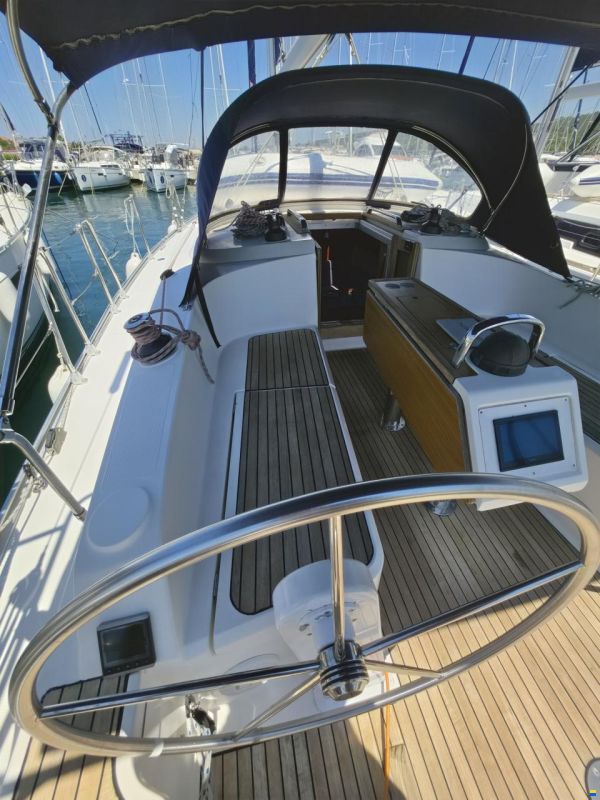 Bavaria CRUISER 37