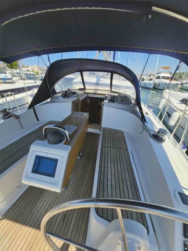 Bavaria CRUISER 37