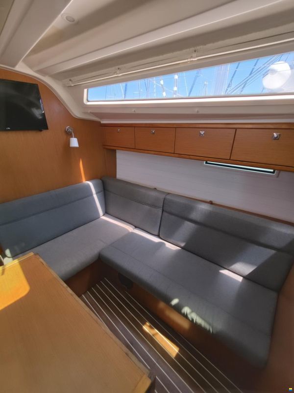 Bavaria CRUISER 37
