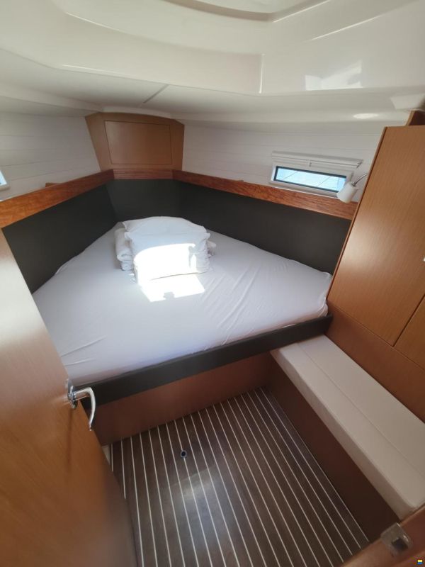 Bavaria CRUISER 37