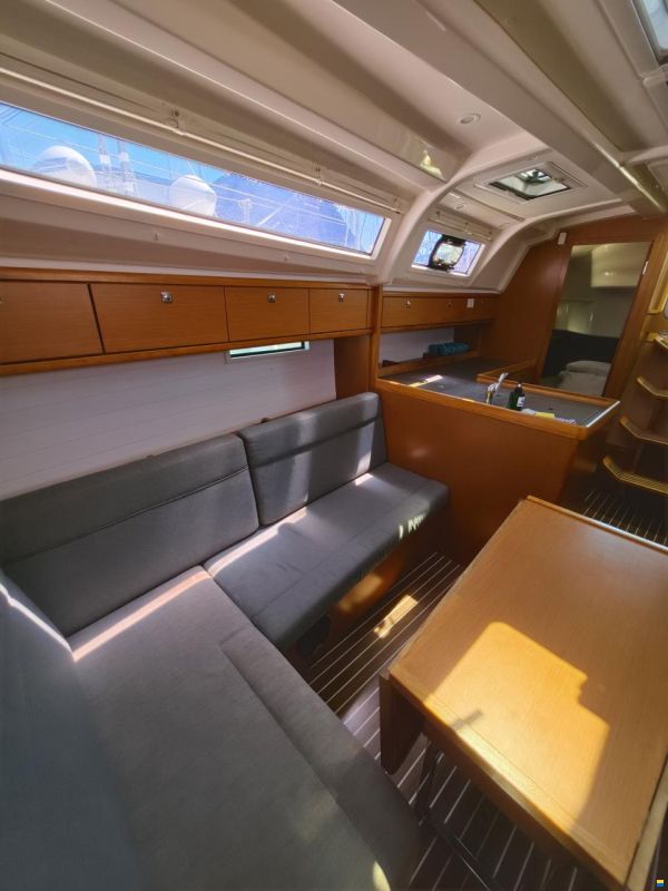 Bavaria CRUISER 37