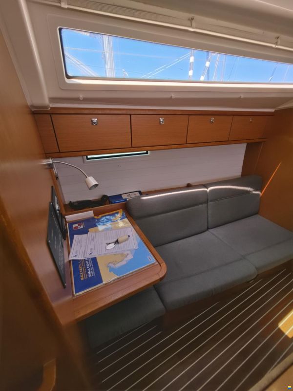 Bavaria CRUISER 37