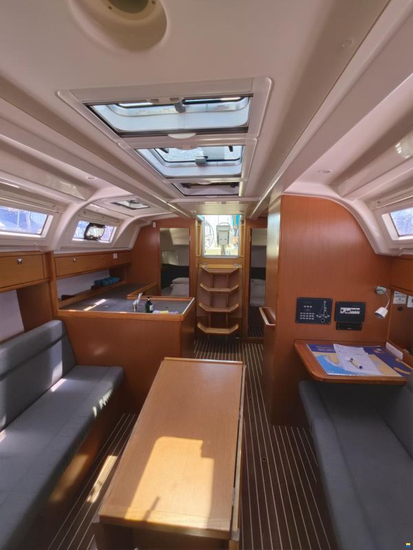 Bavaria CRUISER 37
