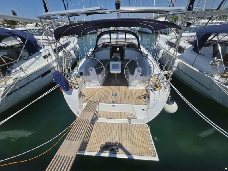 Bavaria CRUISER 37