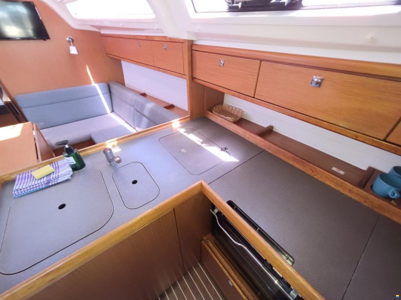 Bavaria CRUISER 37