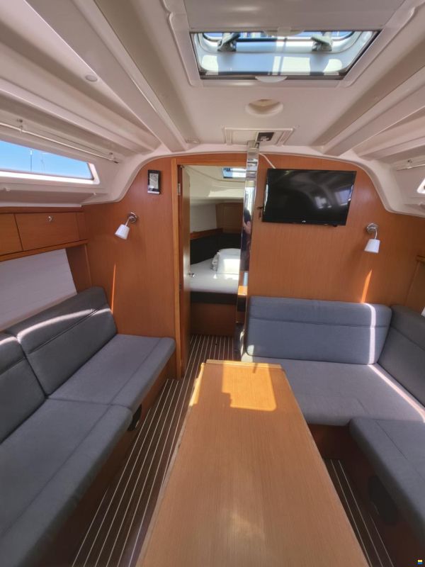 Bavaria CRUISER 37