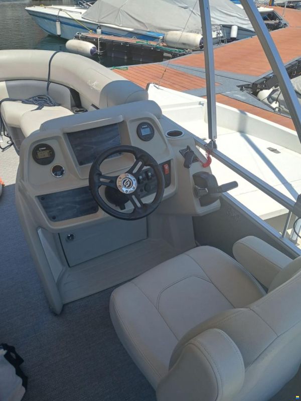 Smoker Craft Sunchaser Vista 7520