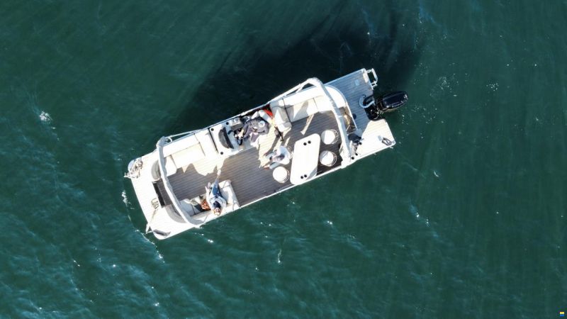 Sunchaser Eclipse 8525 Entertainer
