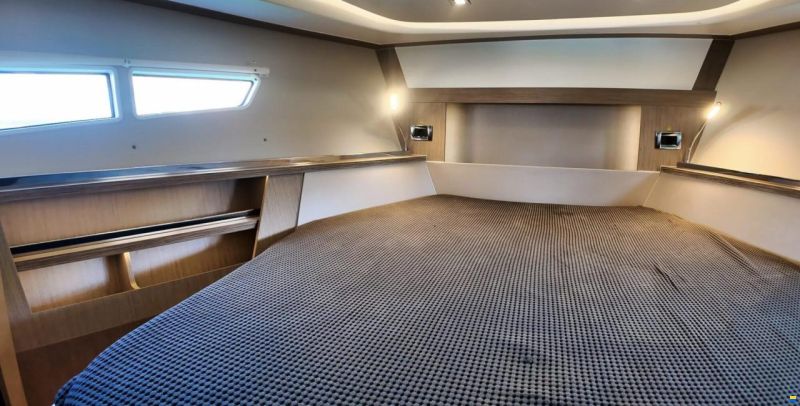 Sealine S335