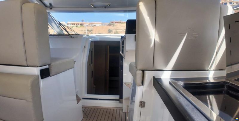 Sealine S335