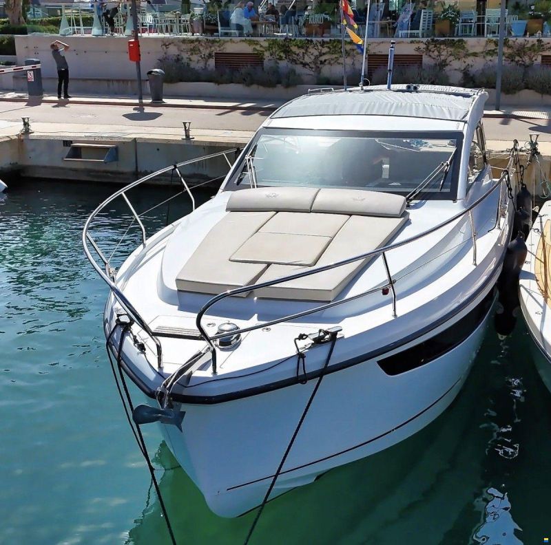 Sealine S335