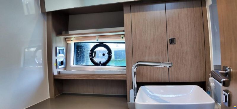 Sealine S335