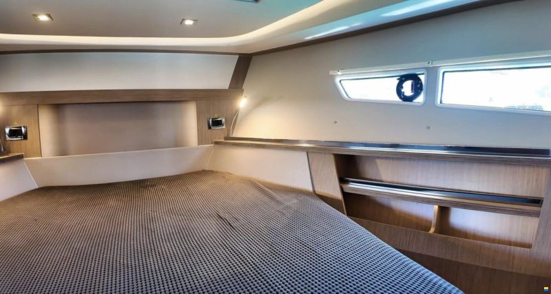 Sealine S335