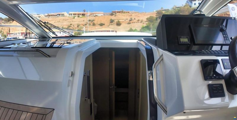 Sealine S335