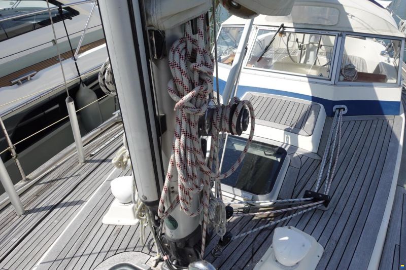 Hallberg-Rassy 352