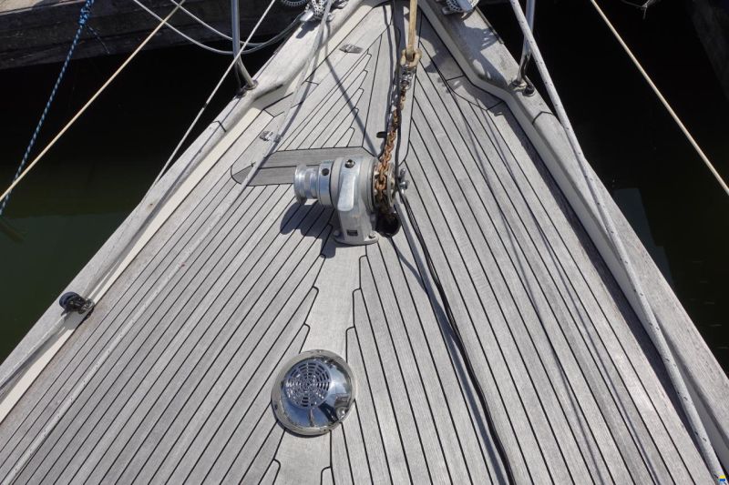 Hallberg-Rassy 352