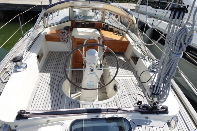 Hallberg-Rassy 352