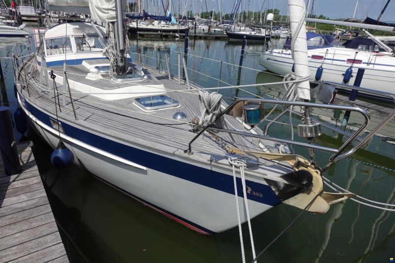 Hallberg-Rassy 352