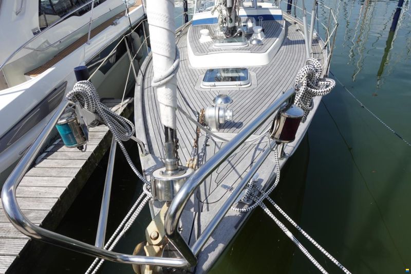 Hallberg-Rassy 352