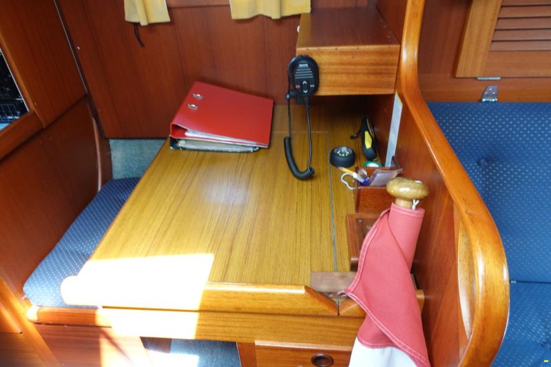 Hallberg-Rassy 352