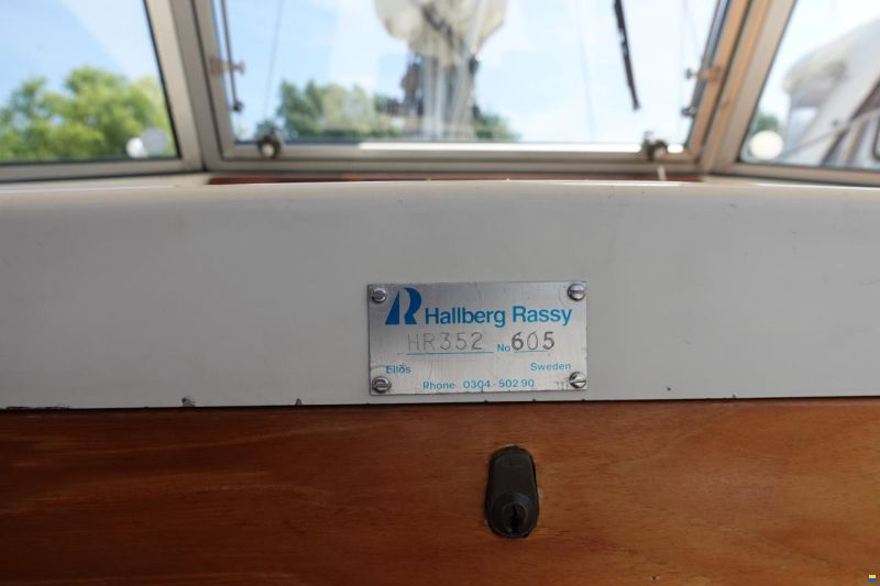 Hallberg-Rassy 352