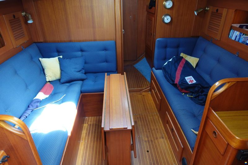 Hallberg-Rassy 352