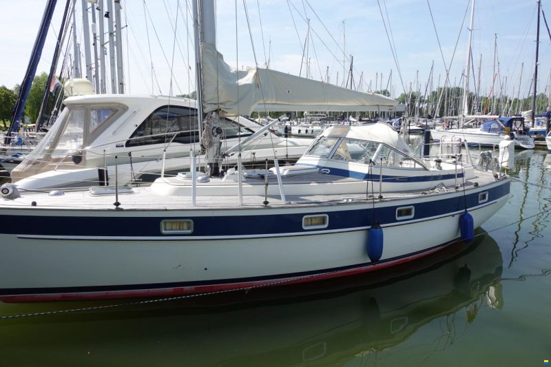 Hallberg-Rassy 352