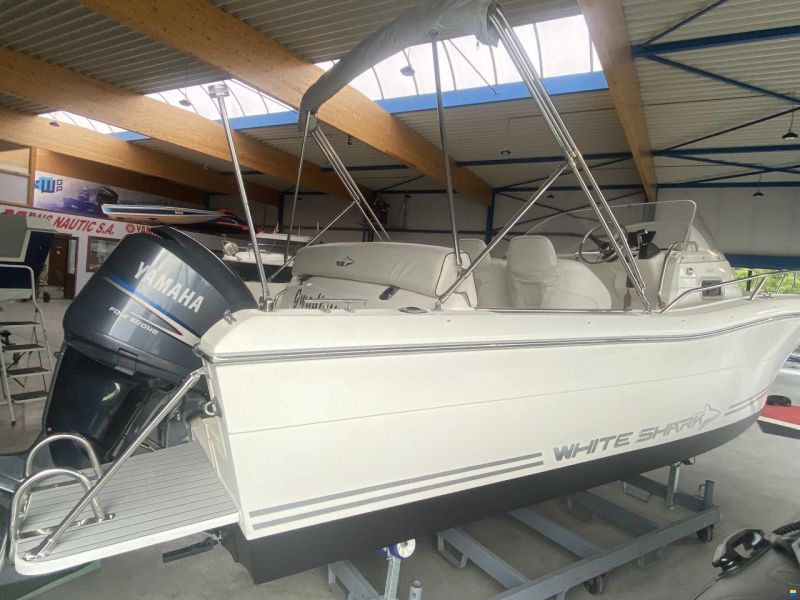 White Shark 248 Sundeck