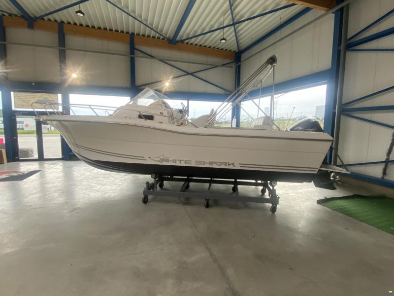 White Shark 248 Sundeck