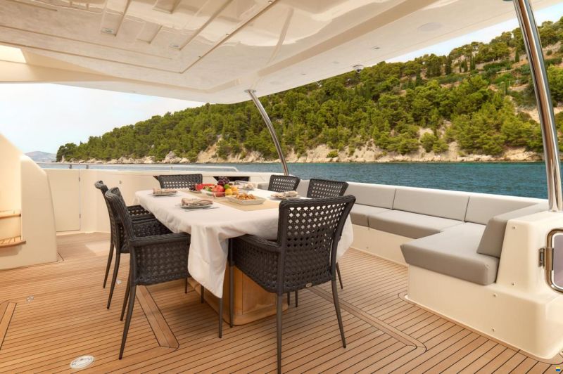 Ferretti 960