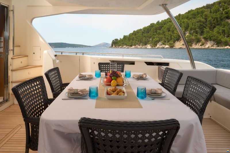 Ferretti 960