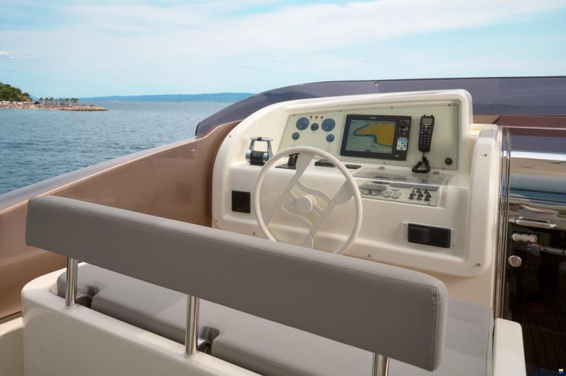 Ferretti 960