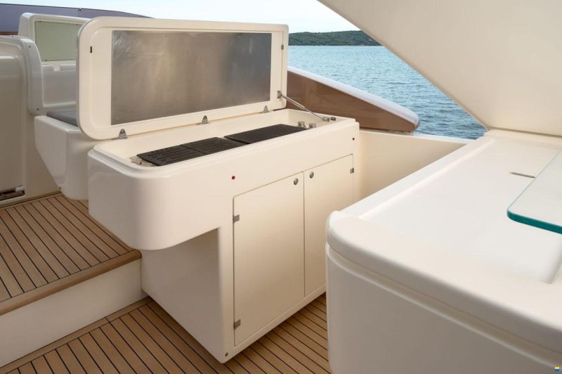 Ferretti 960