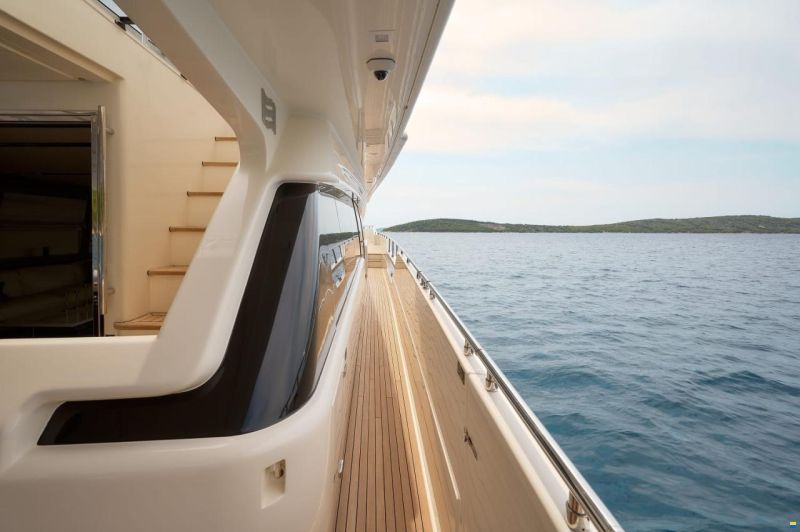 Ferretti 960