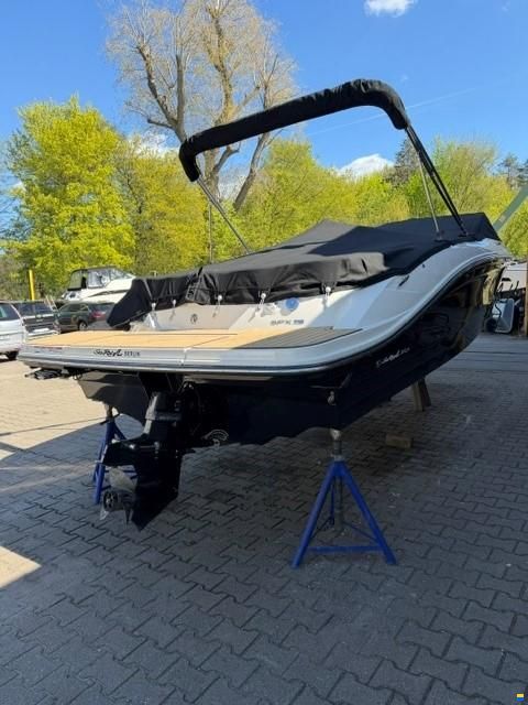 Sea Ray SPX 210
