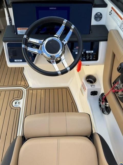 Sea Ray SPX 210
