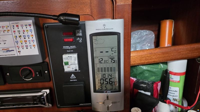 Bavaria C37-2 cabin