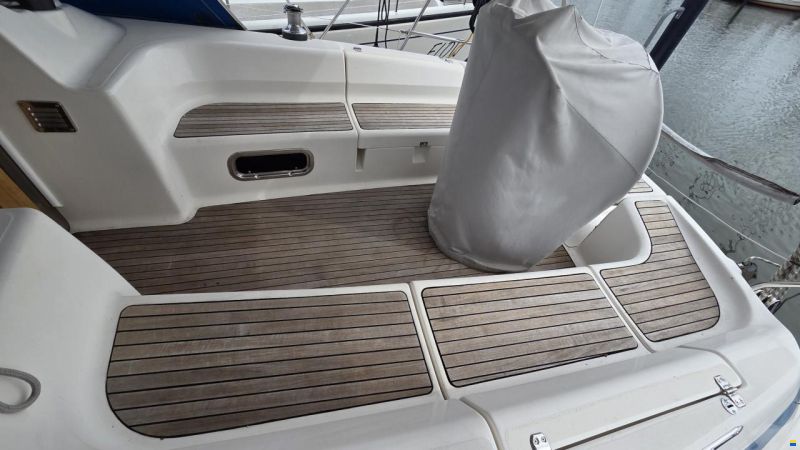 Bavaria C37-2 cabin