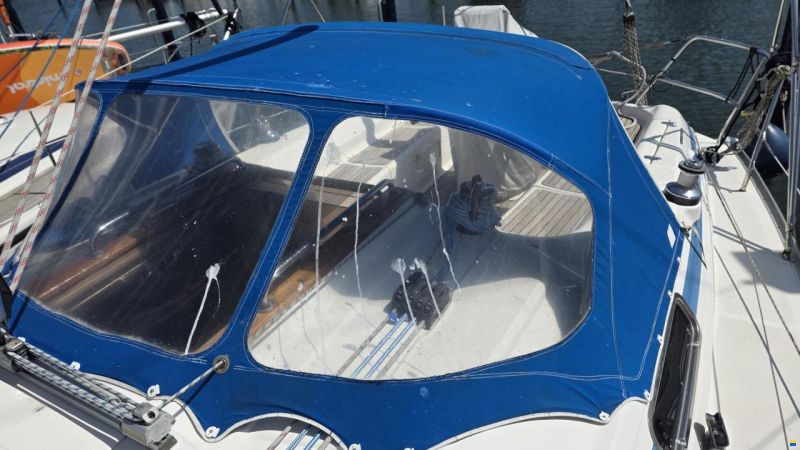 Bavaria C37-2 cabin